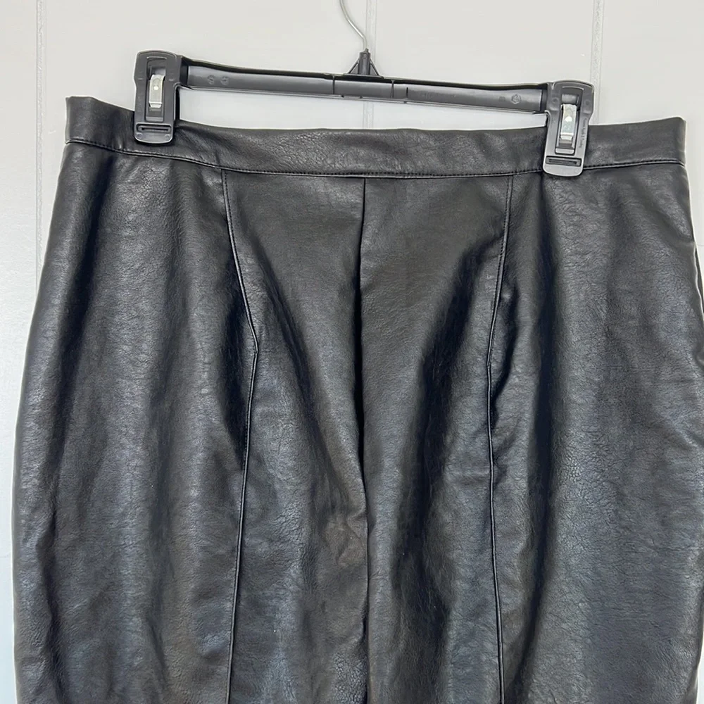 ⚡️SOLD⚡️ Princess Polly Black Straight Leg Vegan Leather Pants - Picture 7 of 8
